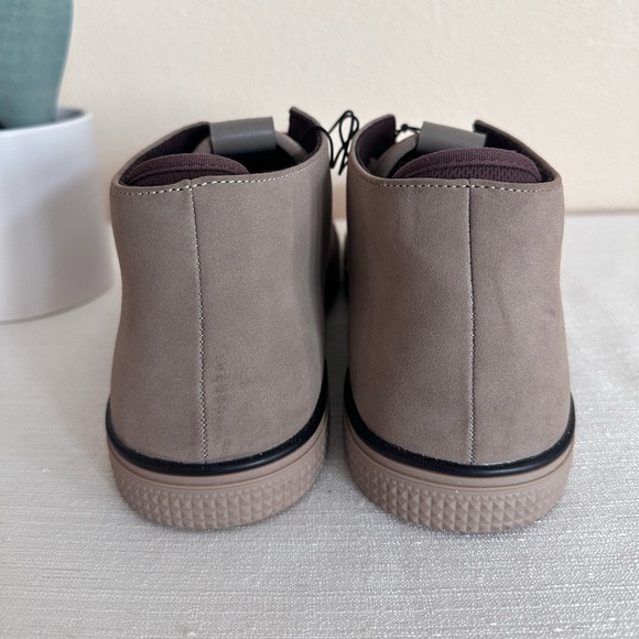 New Kenneth Cole Shore Taupe Faux Leather Chukka Boots Men’s 10 - Picture 8 of 13